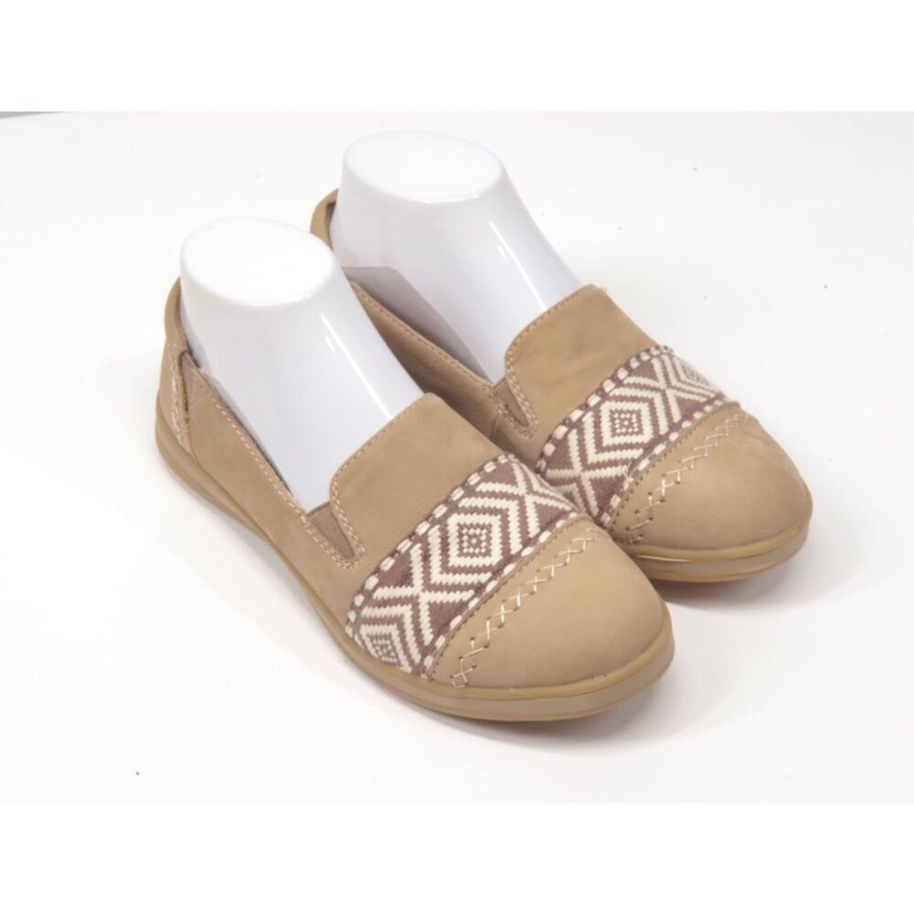 Earth Origins Bailey Embroidered Nubuck Slip on Loafer Flats Tan Women 7
